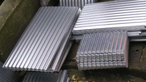 Acéllemezes szigetelés vs. injektálás – melyik megoldás hatékonyabb a vizes falak szigetelésére?